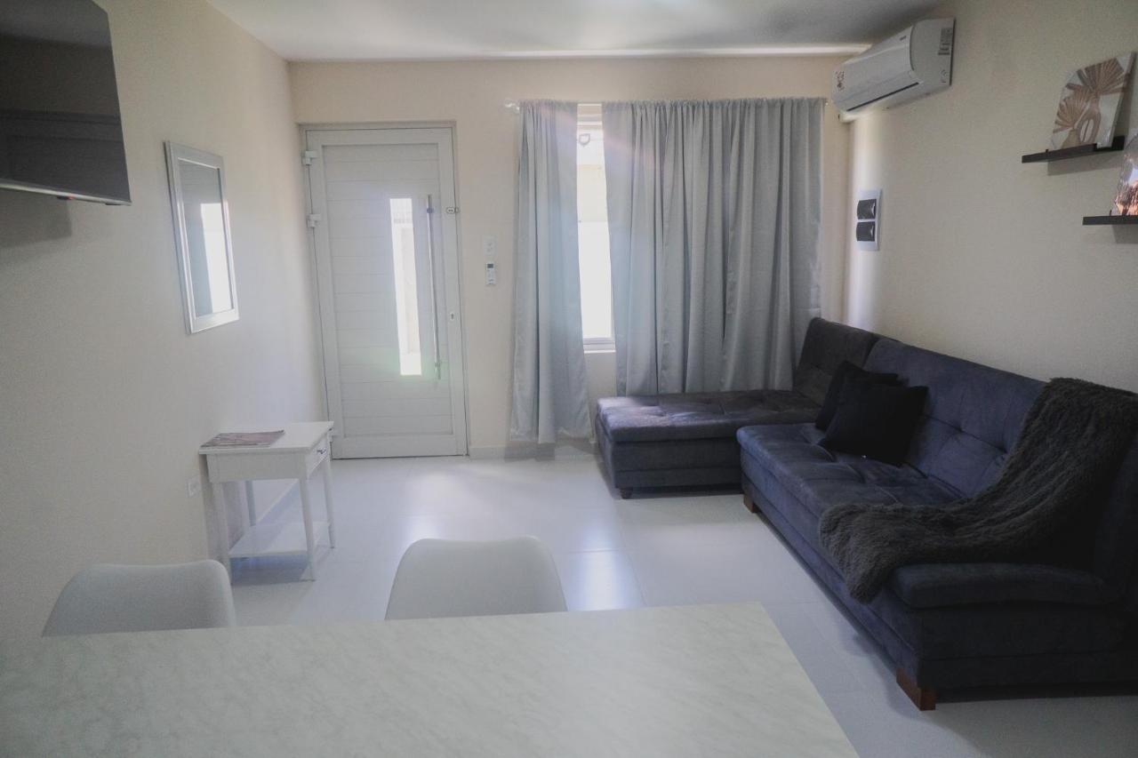 Pavia'S Centerpoint Oasis Apartment Oranjestad Exterior photo