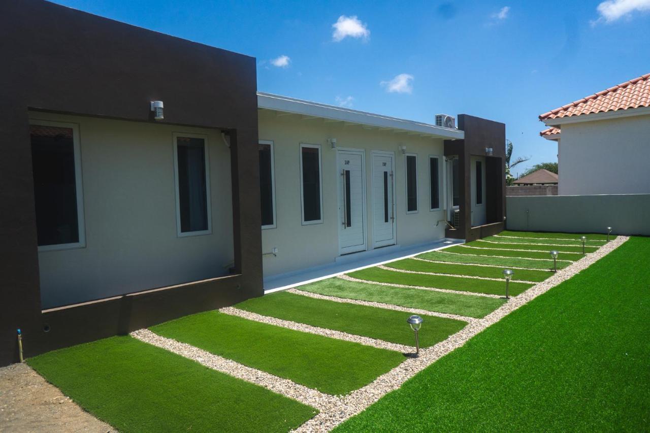 Pavia'S Centerpoint Oasis Apartment Oranjestad Exterior photo