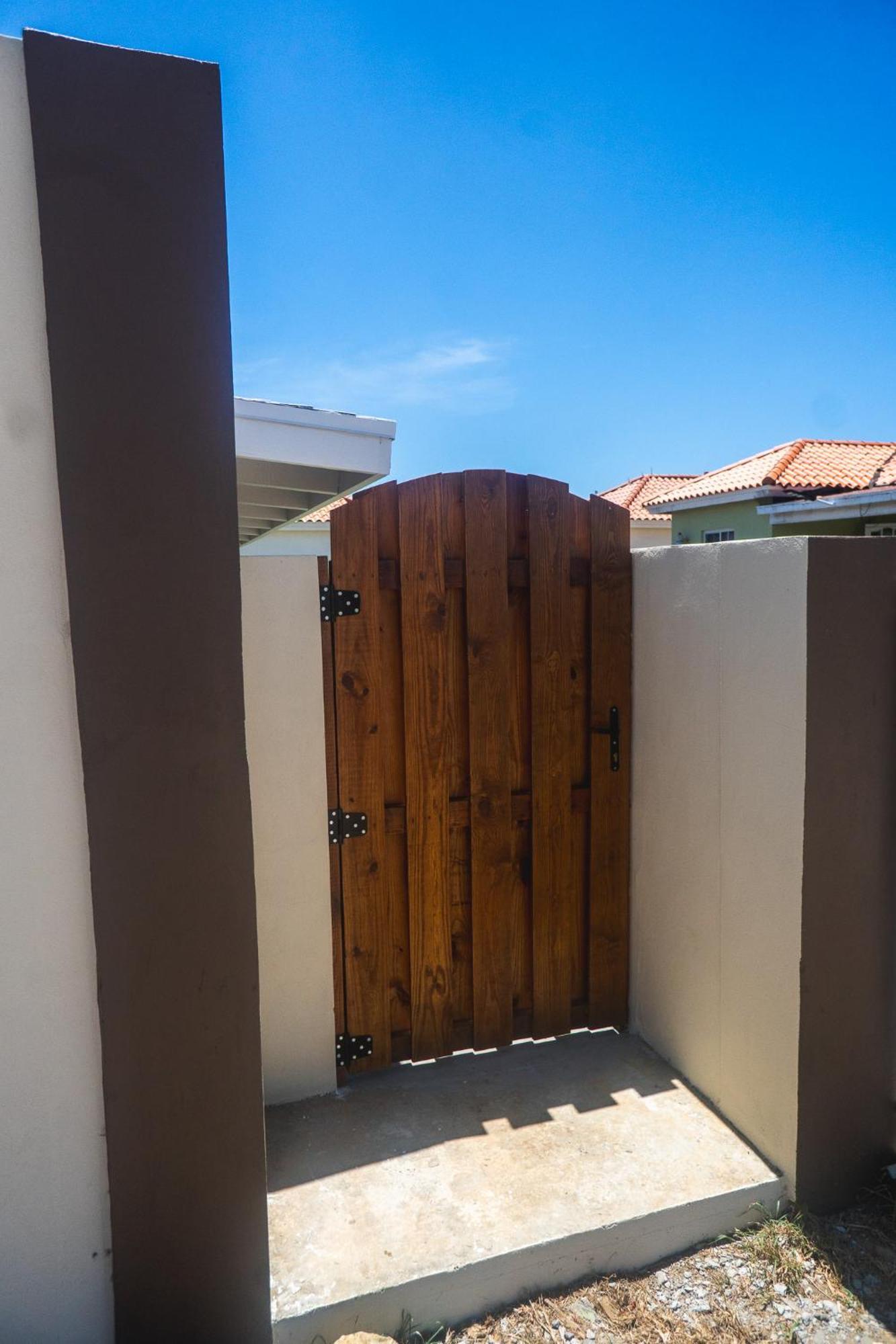 Pavia'S Centerpoint Oasis Apartment Oranjestad Exterior photo